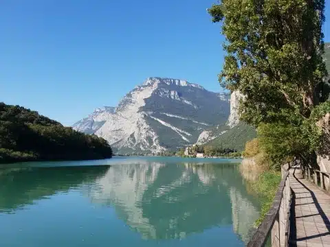 Lago die Toblino mit dem Castello © Elisabeth Stadlhofer Lago die Toblino mit dem Castello © Elisabeth Stadlhofer