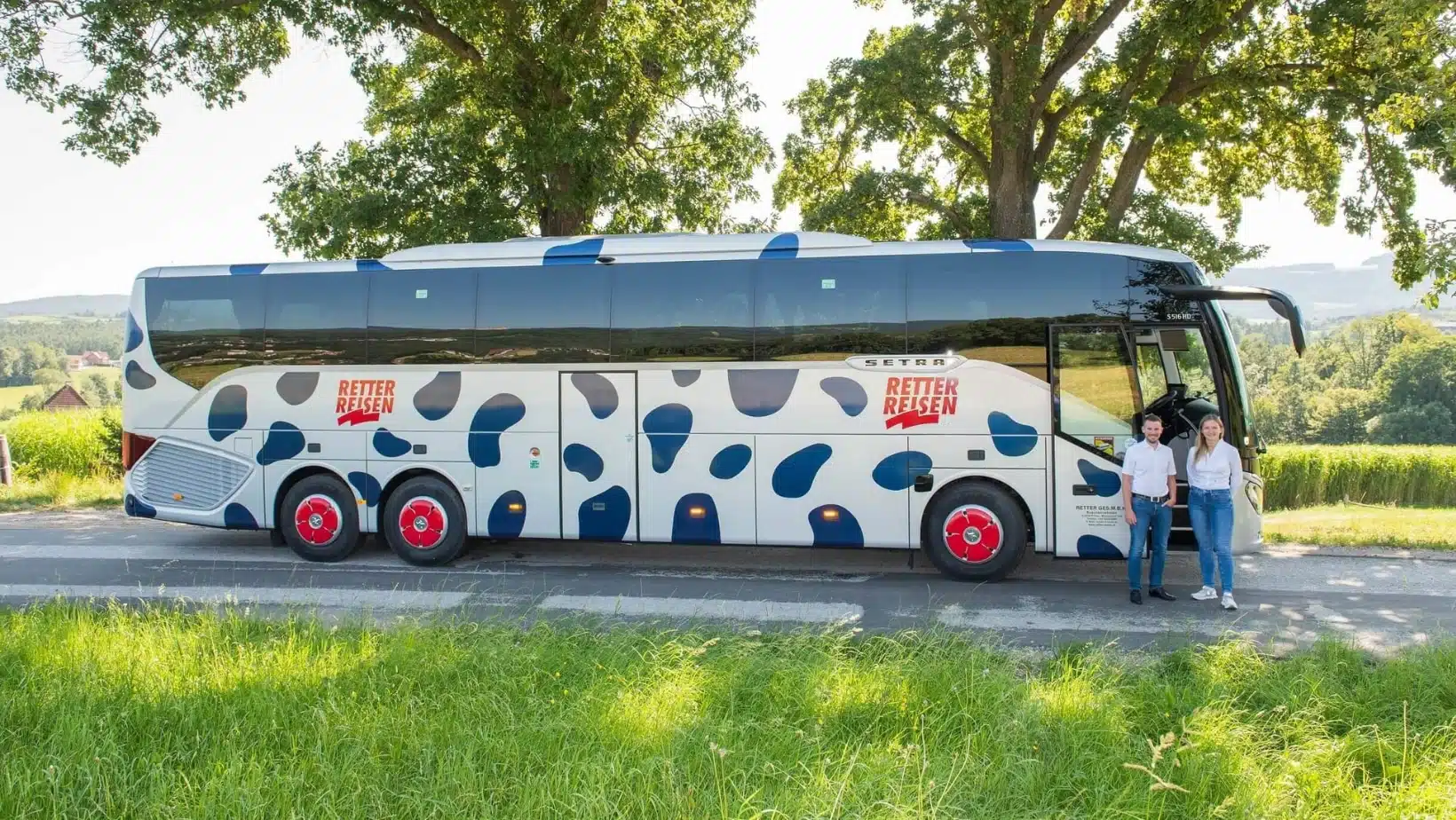 Geschäftsführung vor RETTER Bus Geschäftsführung vor RETTER Bus